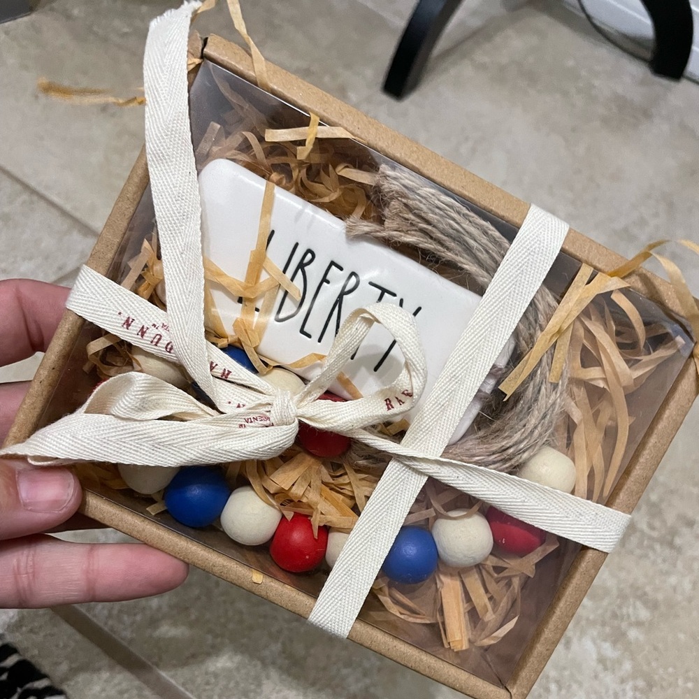 NWOT Rae Dunn “LIBERTY” home beads